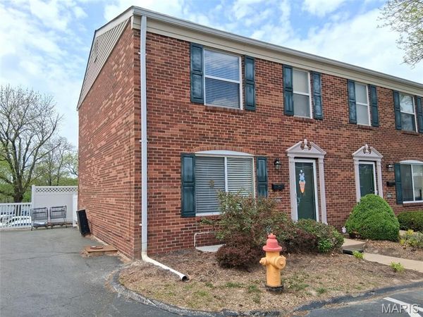 1025 Lacouer Drive, Kirkwood, MO 63122