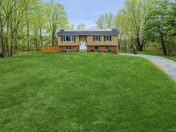 22 Valkill Drive, Poughkeepsie, NY 12601