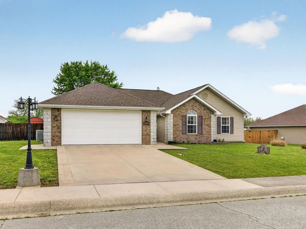 1786 Pierce Lane, Neosho, MO 64850