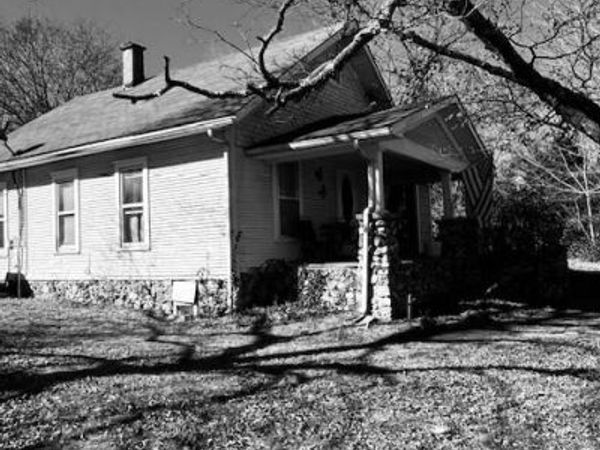 201 S School Street, Goodman, MO 64843