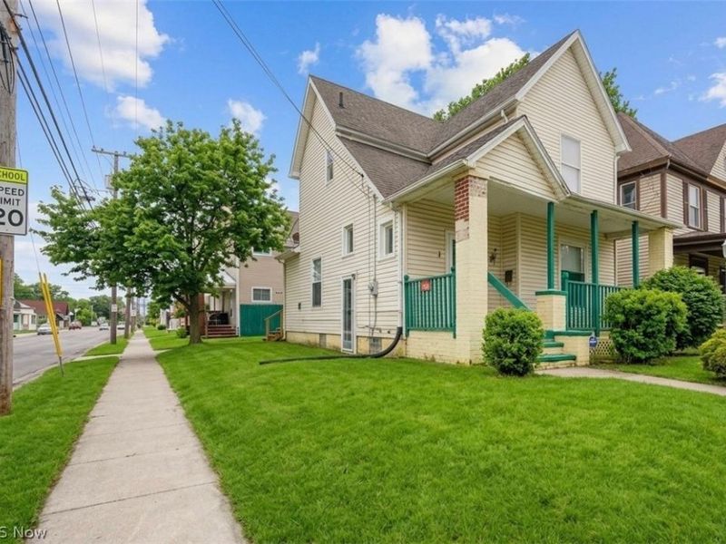 354 Clarendon Avenue NW, Canton, OH 44708 Photo 2