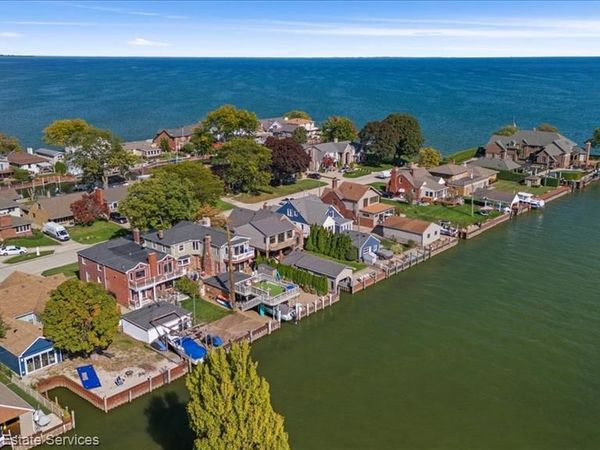 22676 Bayview Drive, St. Clair Shores, MI 48081