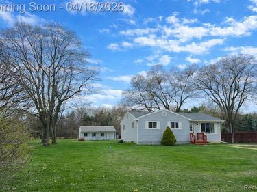 9035 N Linden Road, Vienna Twp, MI 48420