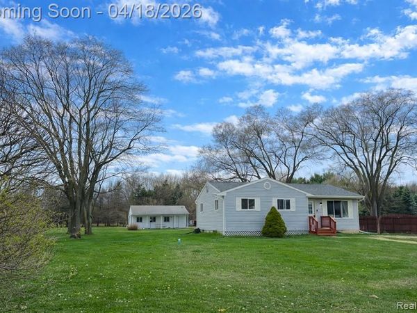 9035 N Linden Road, Vienna Twp, MI 48420