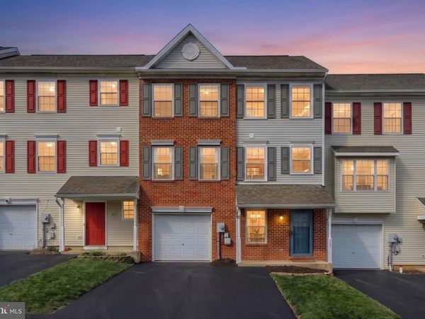204 COUNTRY RIDGE DRIVE, RED LION, PA 17356