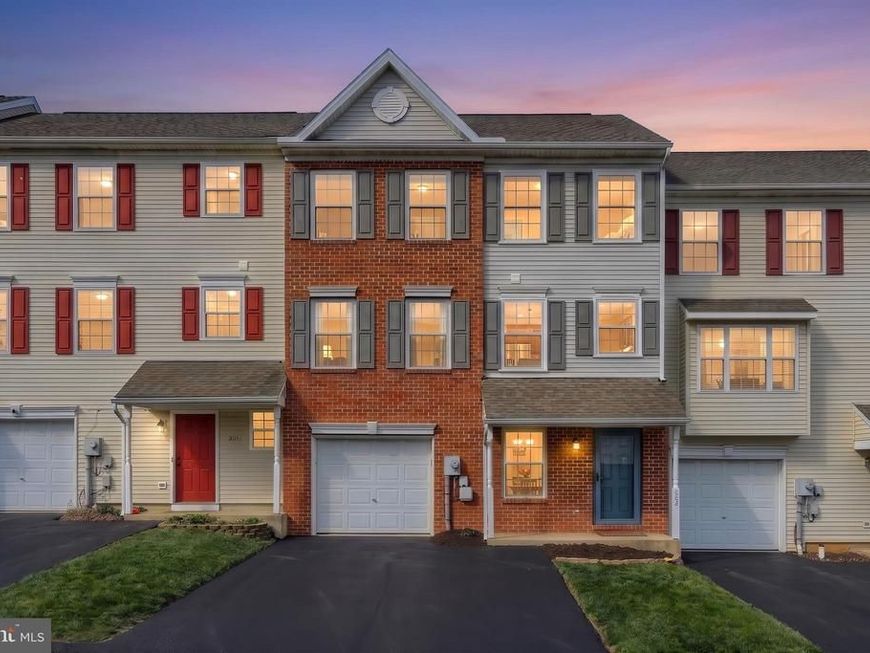 204 Country Ridge Drive, Red Lion, PA 17356 Main Photo