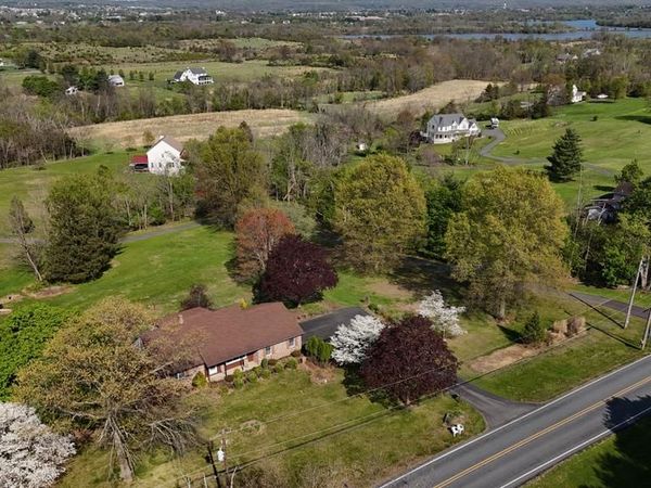 2735 KUTZTOWN ROAD, PENNSBURG, PA 18073