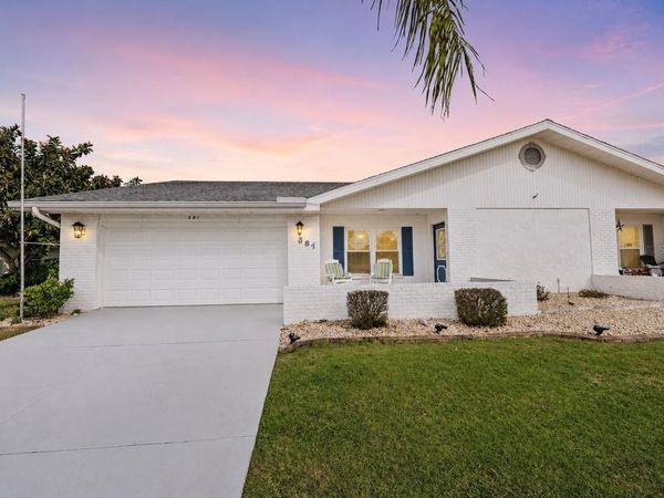 381 CLUB MANOR DRIVE, SUN CITY CENTER, FL 33573