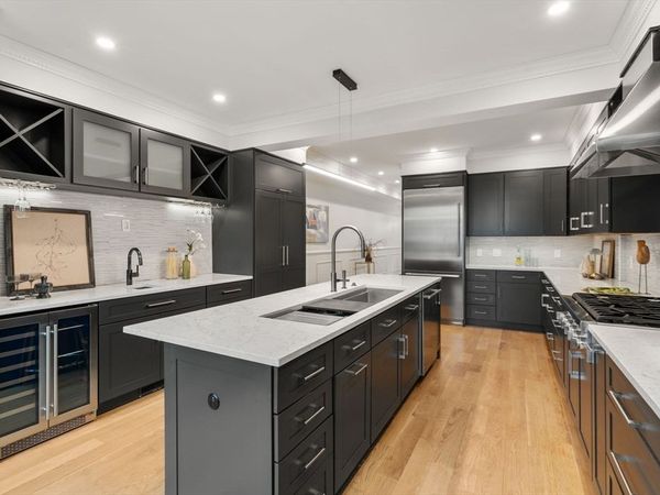 117 High St, Boston, MA 02129