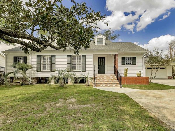 222 E Sanders St, Gonzales, LA 70737