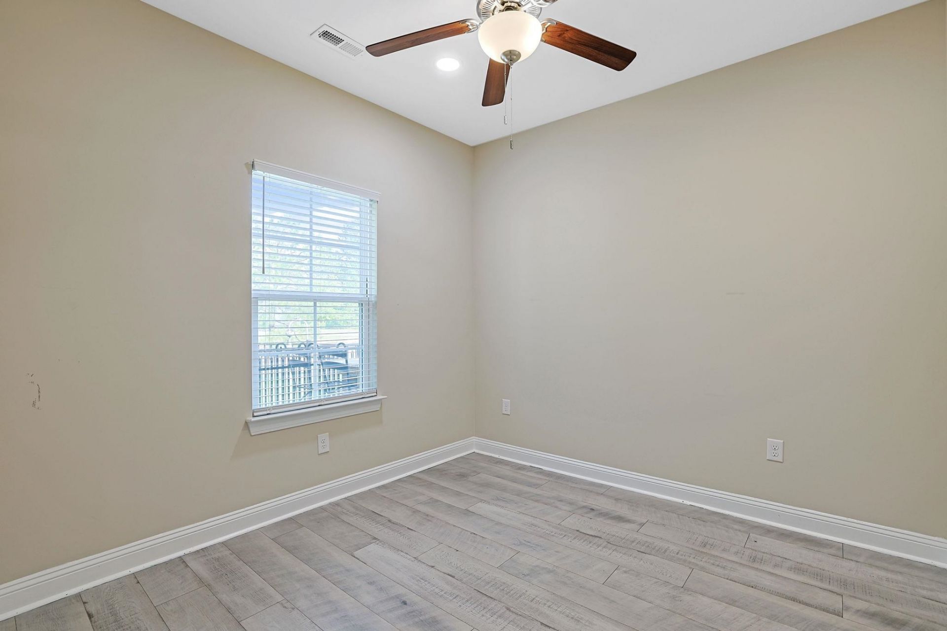 1407 Ferney Dr. Photo 17