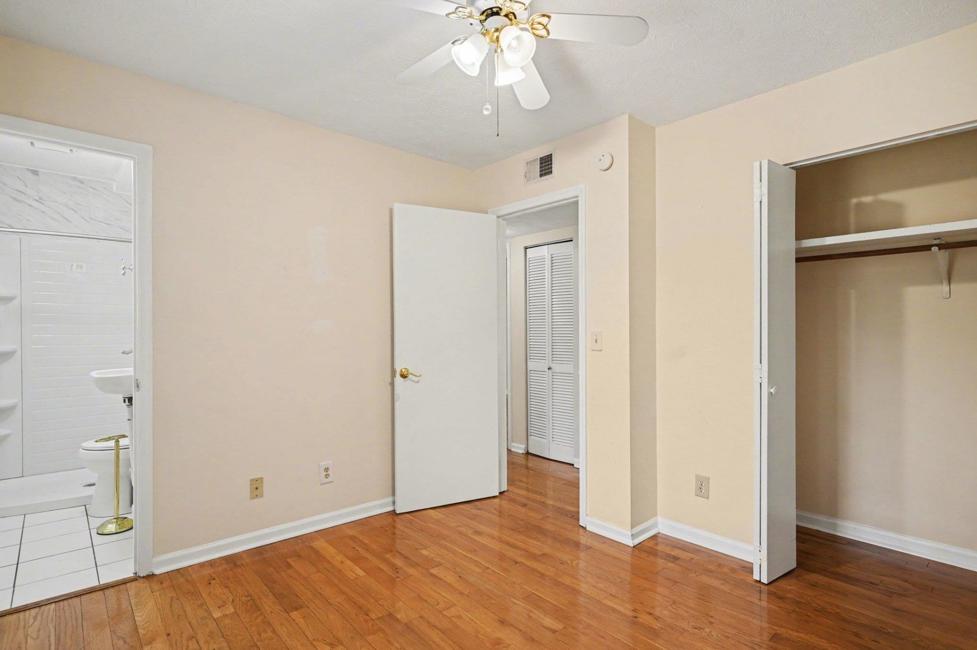 704 Wendy Ln. Photo 14