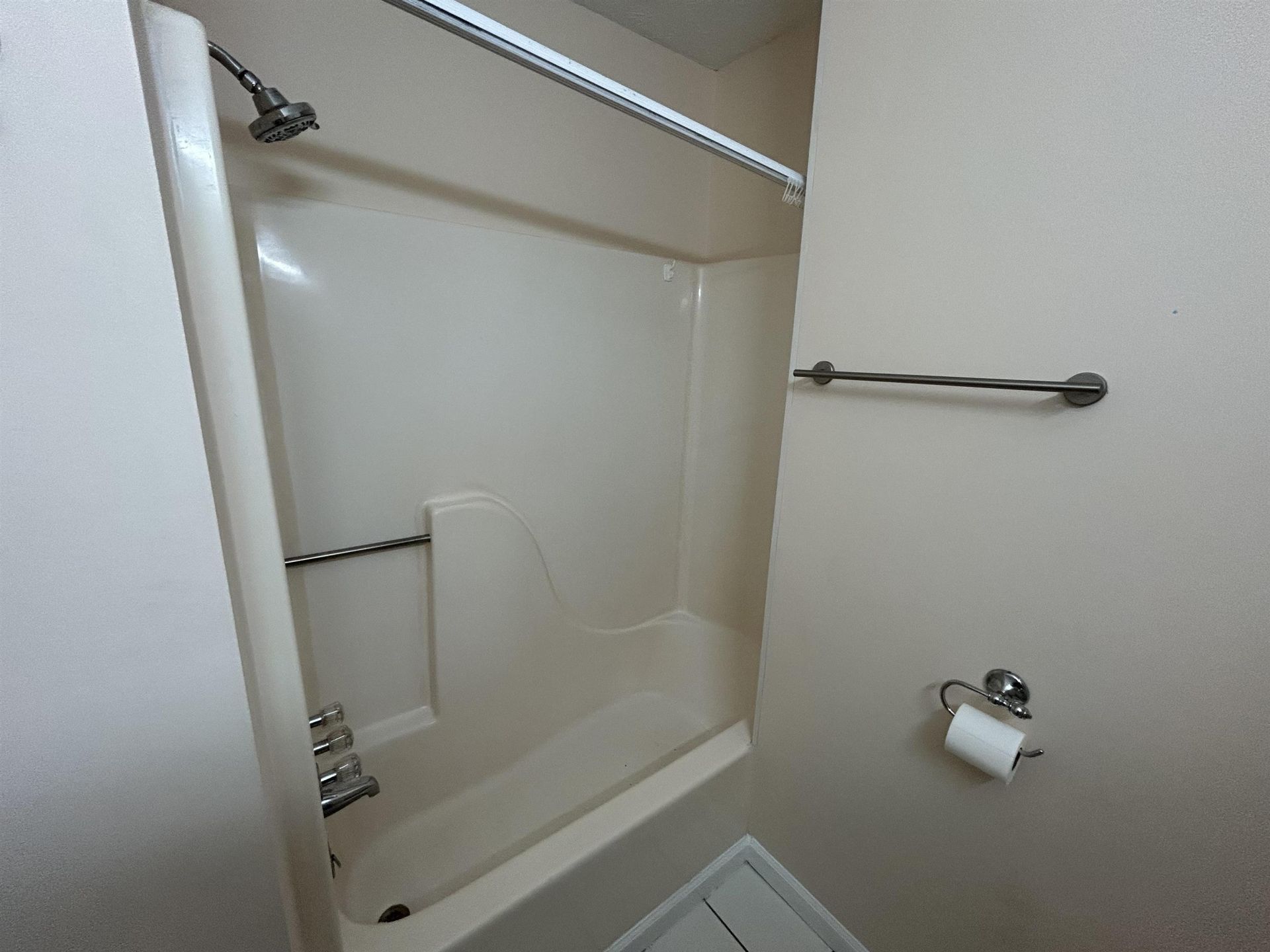 704 Wendy Ln. Photo 16
