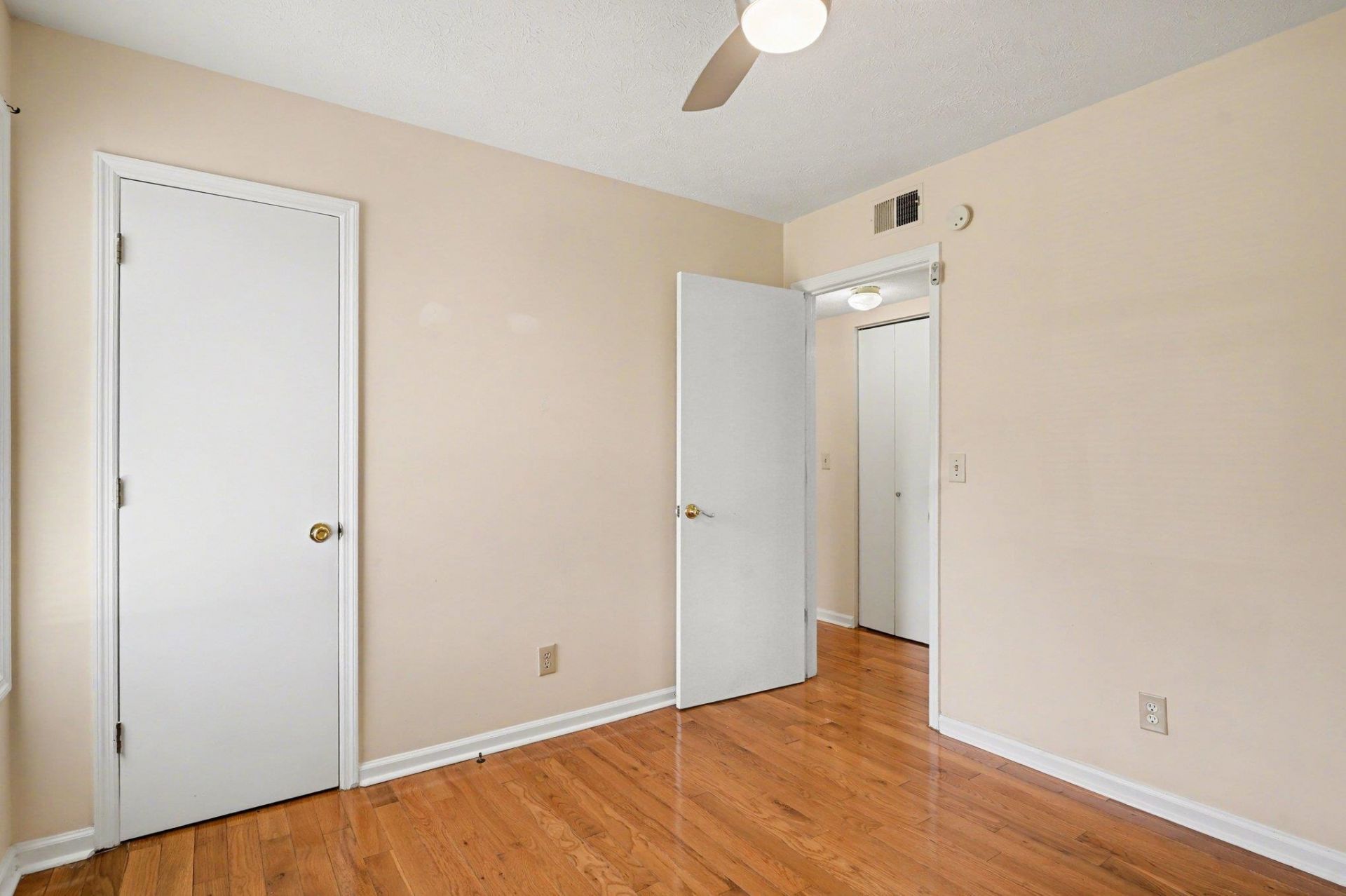 704 Wendy Ln. Photo 16