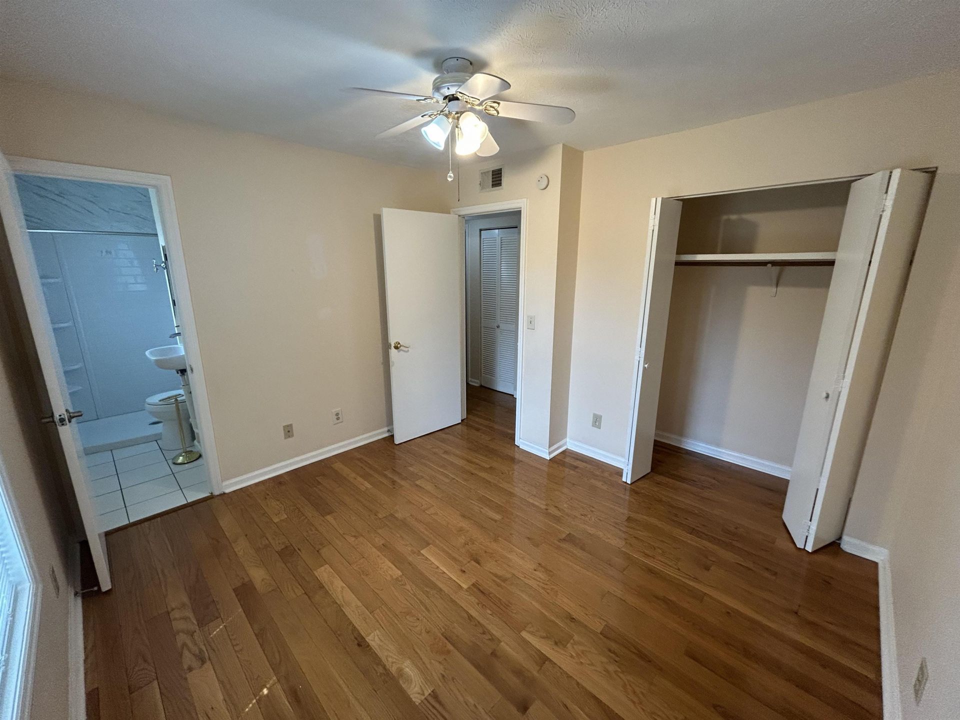 704 Wendy Ln. Photo 21