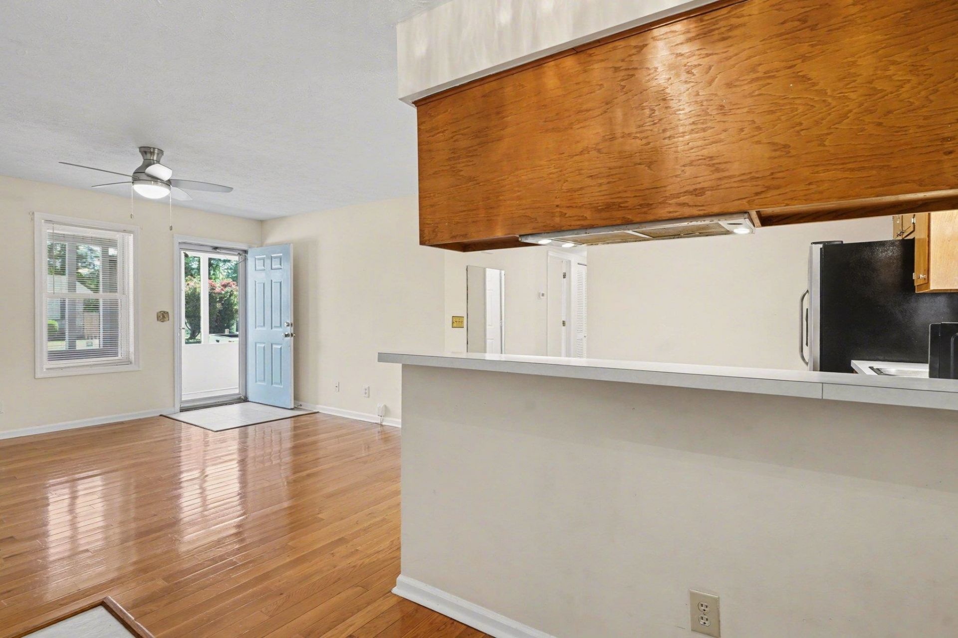 704 Wendy Ln. Photo 6