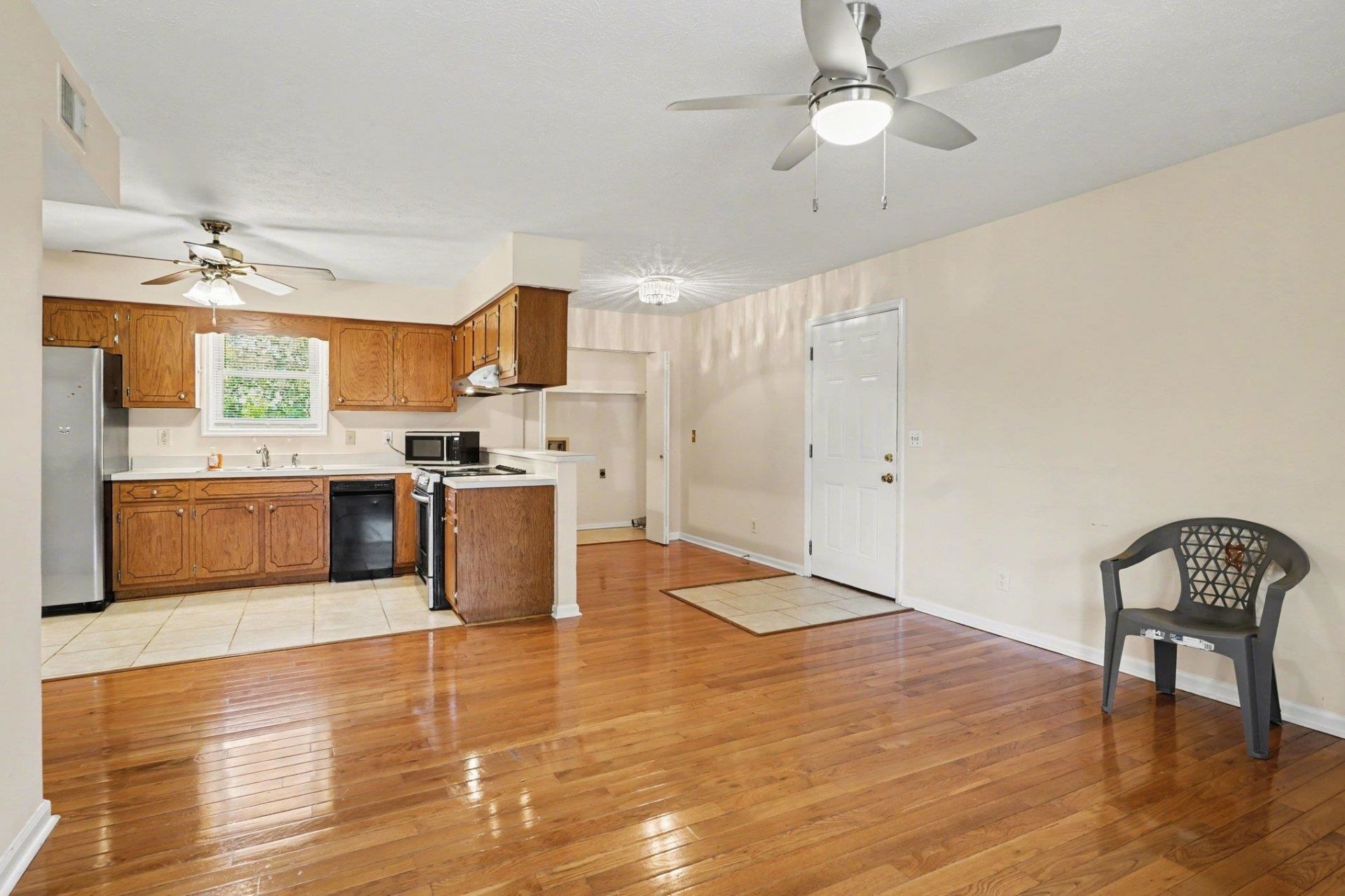 704 Wendy Ln. Photo 7