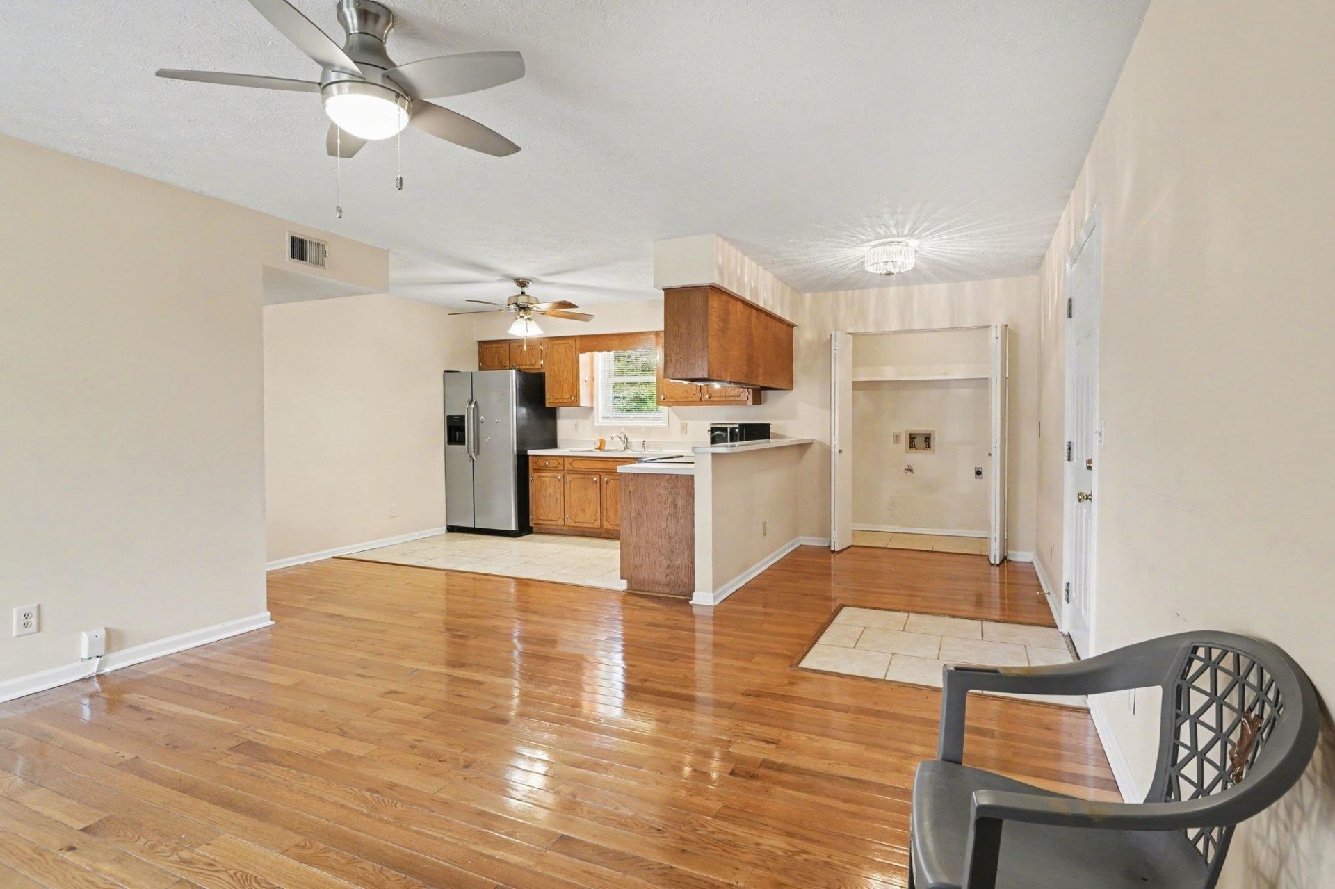 704 Wendy Ln. Photo 8