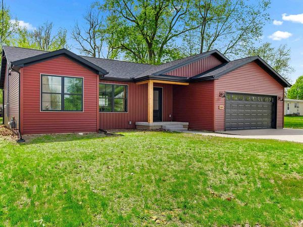 350 E 4TH Street, El Paso, IL 61738