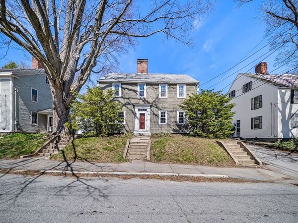 25 High St, Amesbury, MA 01913