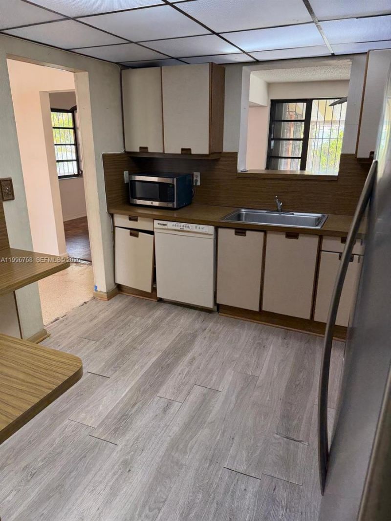 1185 W 32nd St, Hialeah, FL 33012 Photo