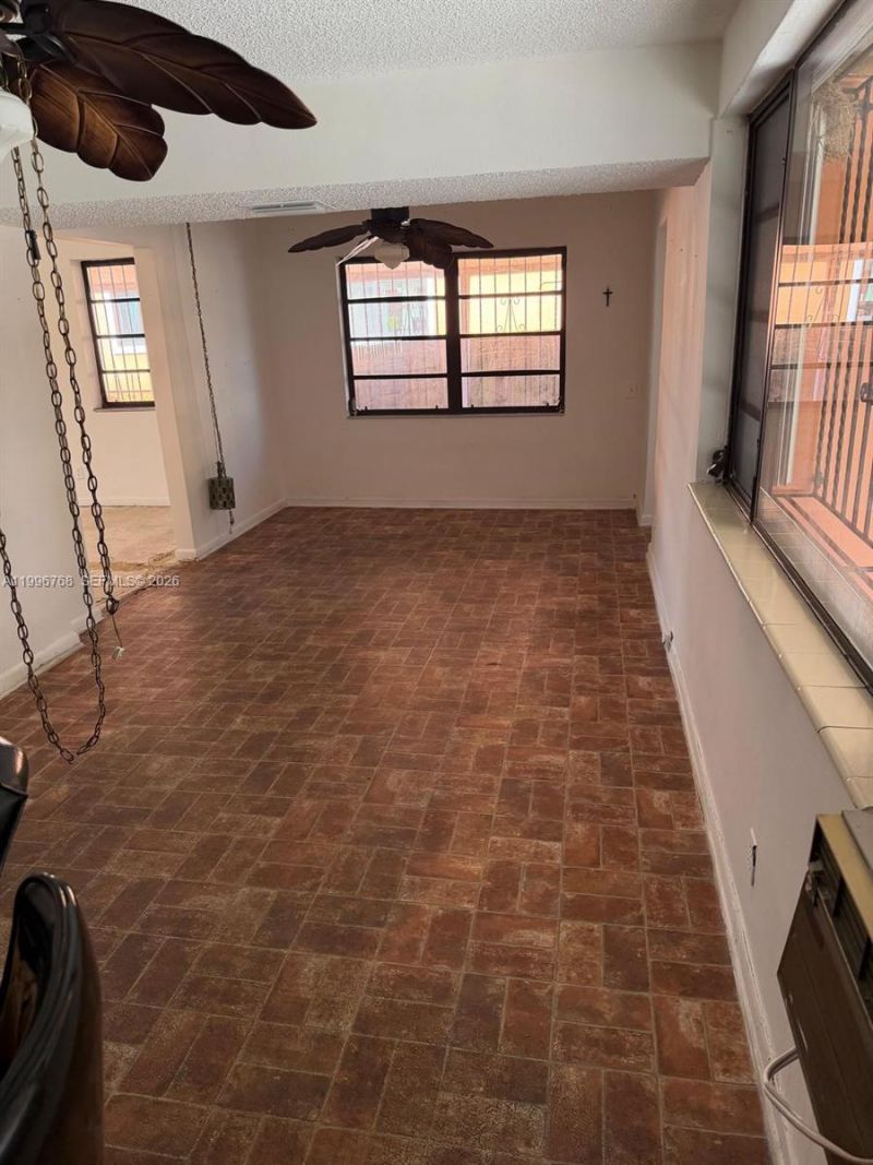 1185 W 32nd St, Hialeah, FL 33012 Photo