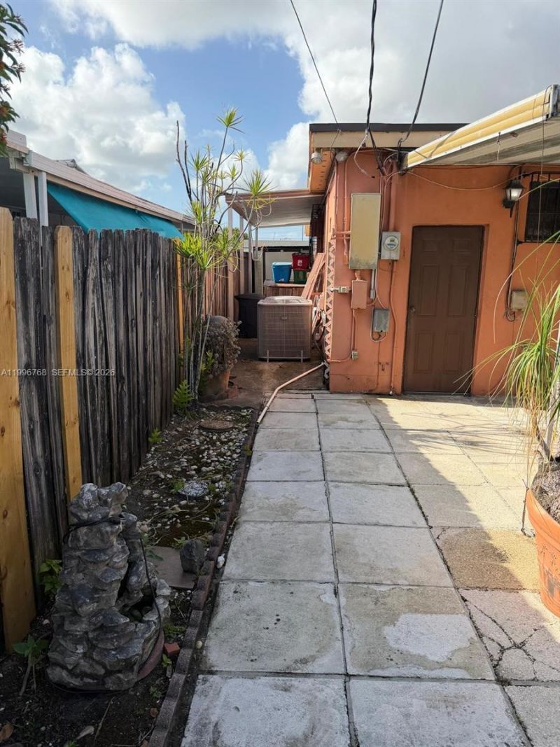 1185 W 32nd St, Hialeah, FL 33012 Photo