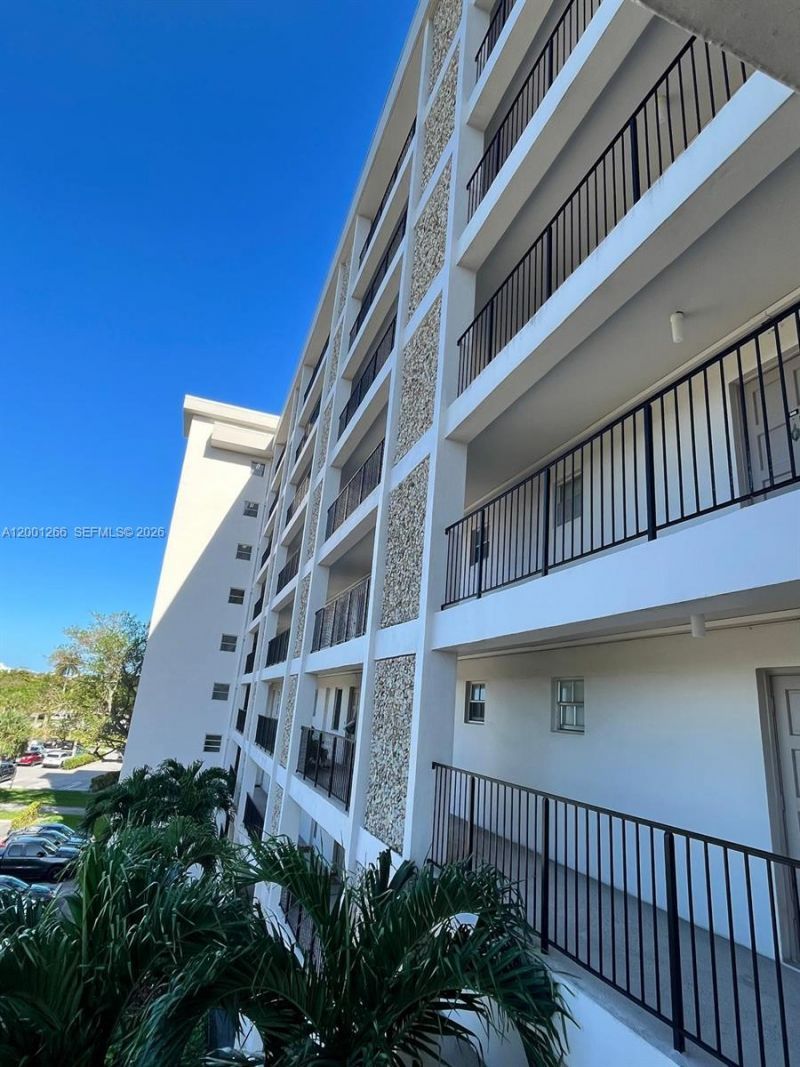 3200 N Palm Aire Dr, Unit 407, Pompano Beach, FL 33069 Photo