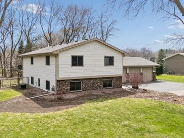 3930 Glendale Drive, Chanhassen, MN 55331