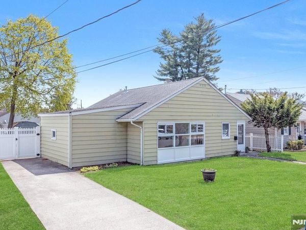 191 Howard Avenue HOUSE, ROCHELLE PARK, NJ 07662