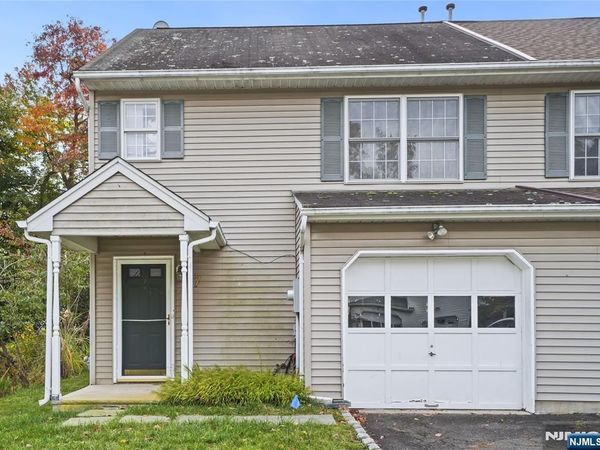 7 Centennial Way, WOODCLIFF LAKE, NJ 07677