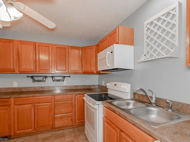 5930 Lake Road W, Unit 1402, Ashtabula, OH 44004 Photo 10