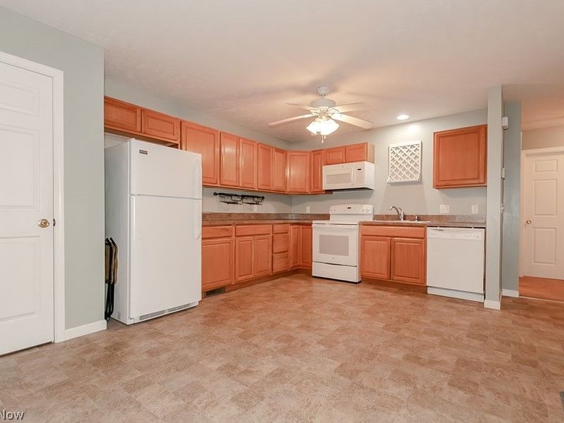 5930 Lake Road W, Unit 1402, Ashtabula, OH 44004 Photo 7