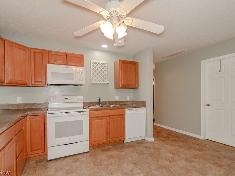 5930 Lake Road W, Unit 1402, Ashtabula, OH 44004 Photo 9