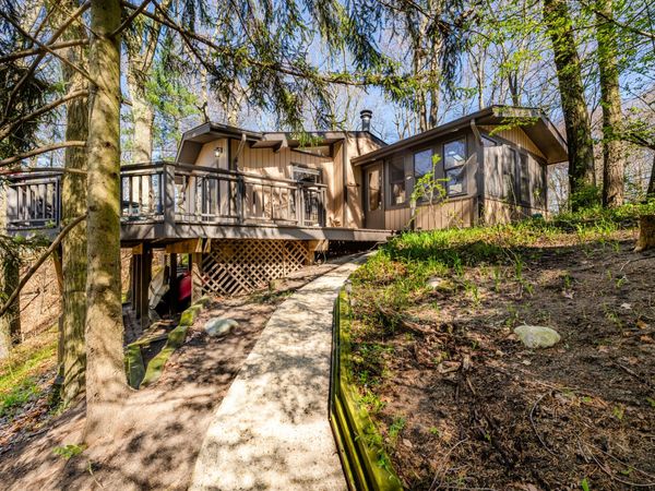 28310 Shorewood Drive, Covert, MI 49043