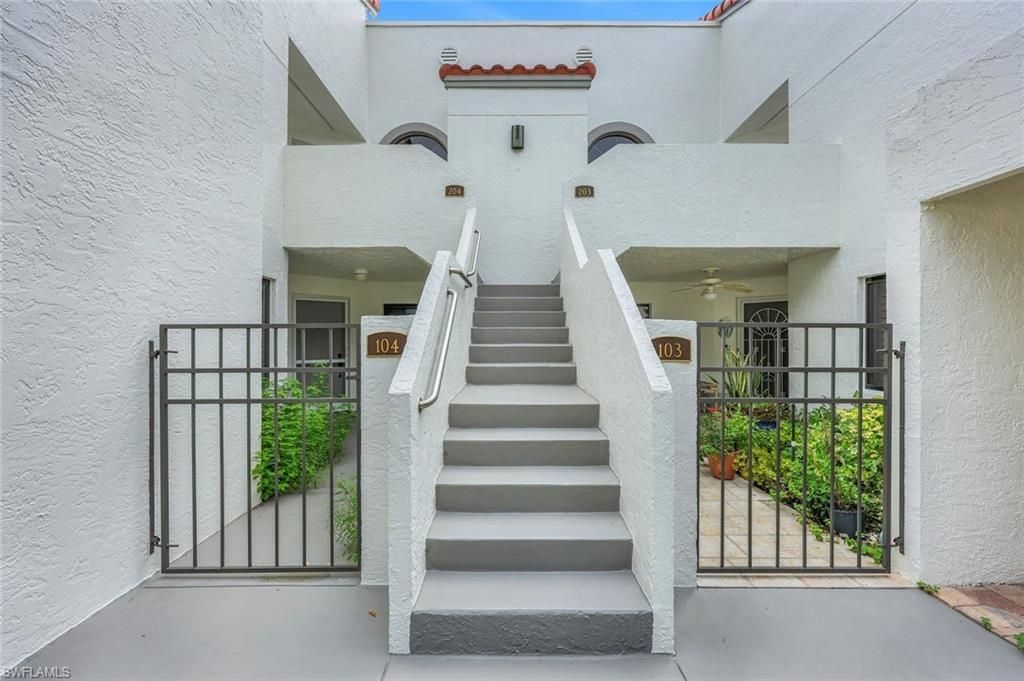 631 Beachwalk Cir, Unit F204, Naples, FL 34108 Photo