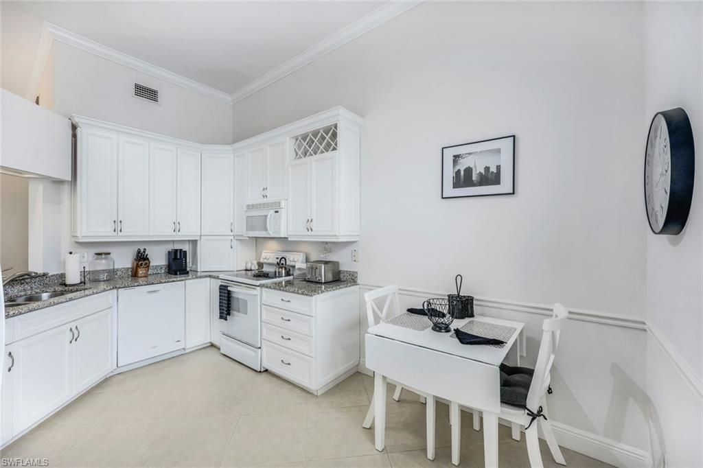 631 Beachwalk Cir, Unit F204, Naples, FL 34108 Photo