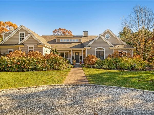 35 Spinnaker Dr W, Mashpee, MA 02649