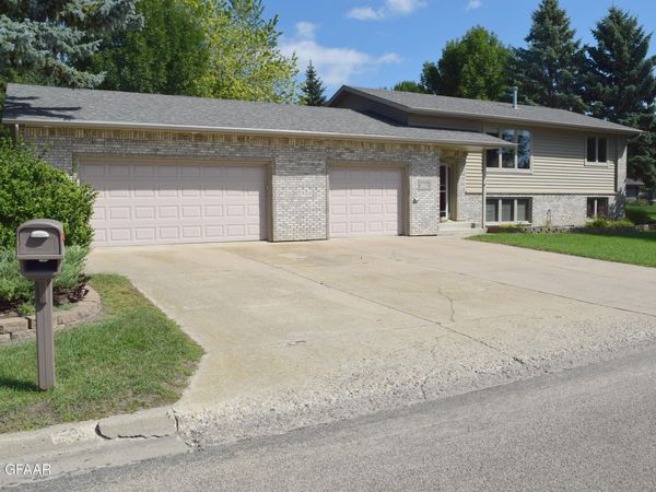 1220 5TH Avenue NE, Devils Lake, ND 58301