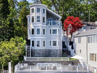 565 McKinley Terrace Centerport, NY 11721