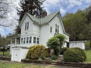 97 S High Street, Philippi, WV 26416