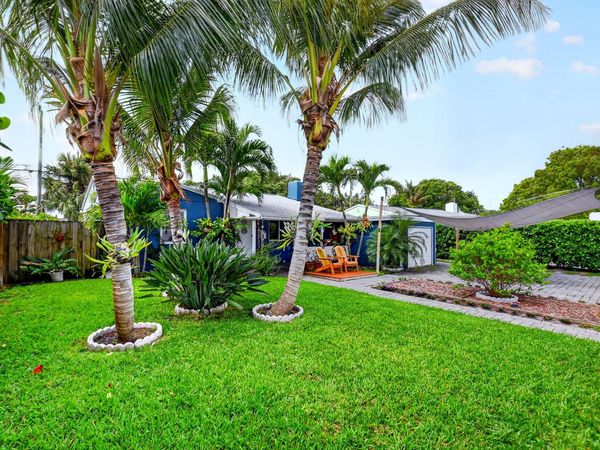 1010 Churchill Circle S, West Palm Beach, FL 33405
