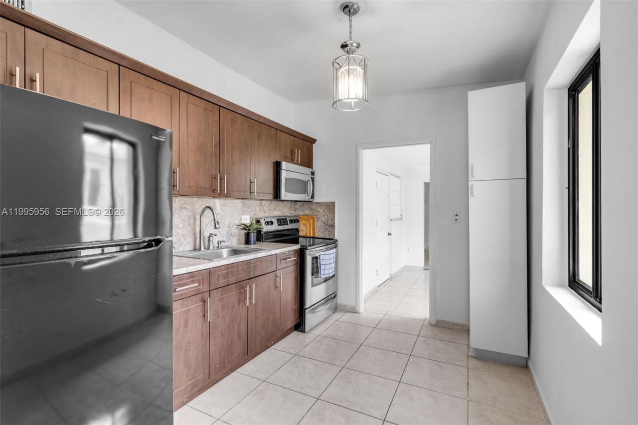 670 E 45th St, Hialeah, FL 33013 Photo