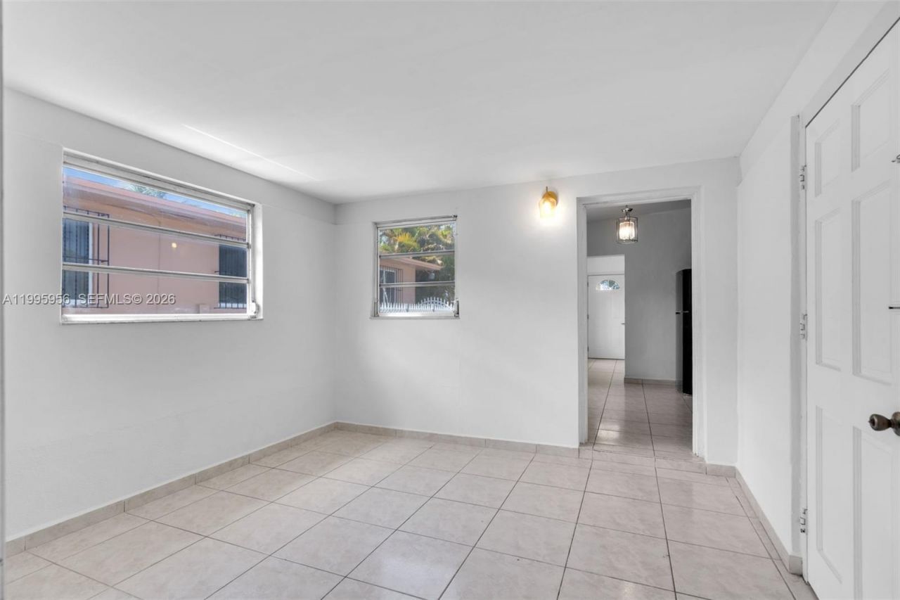 670 E 45th St, Hialeah, FL 33013 Photo