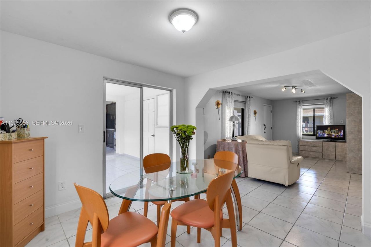 670 E 45th St, Hialeah, FL 33013 Photo