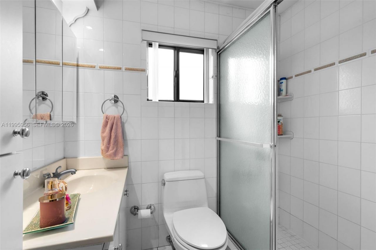 670 E 45th St, Hialeah, FL 33013 Photo