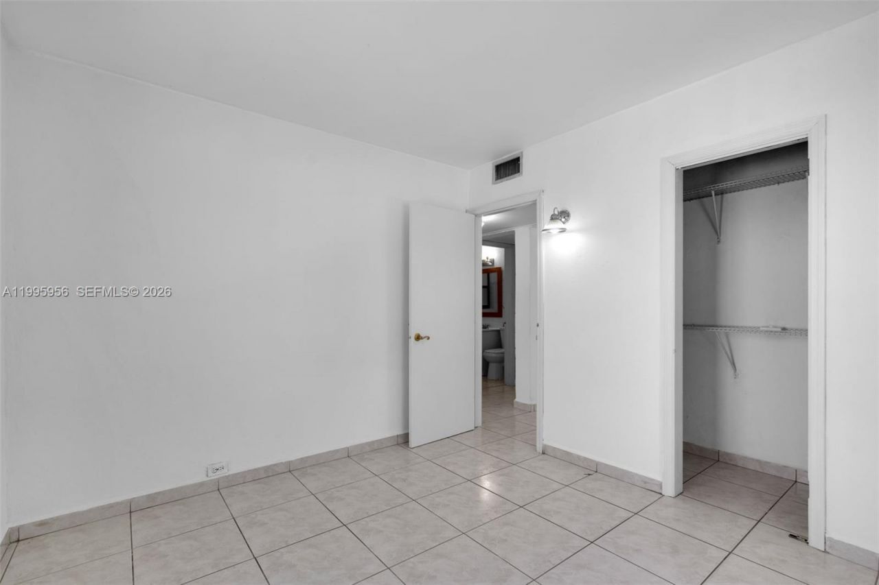 670 E 45th St, Hialeah, FL 33013 Photo