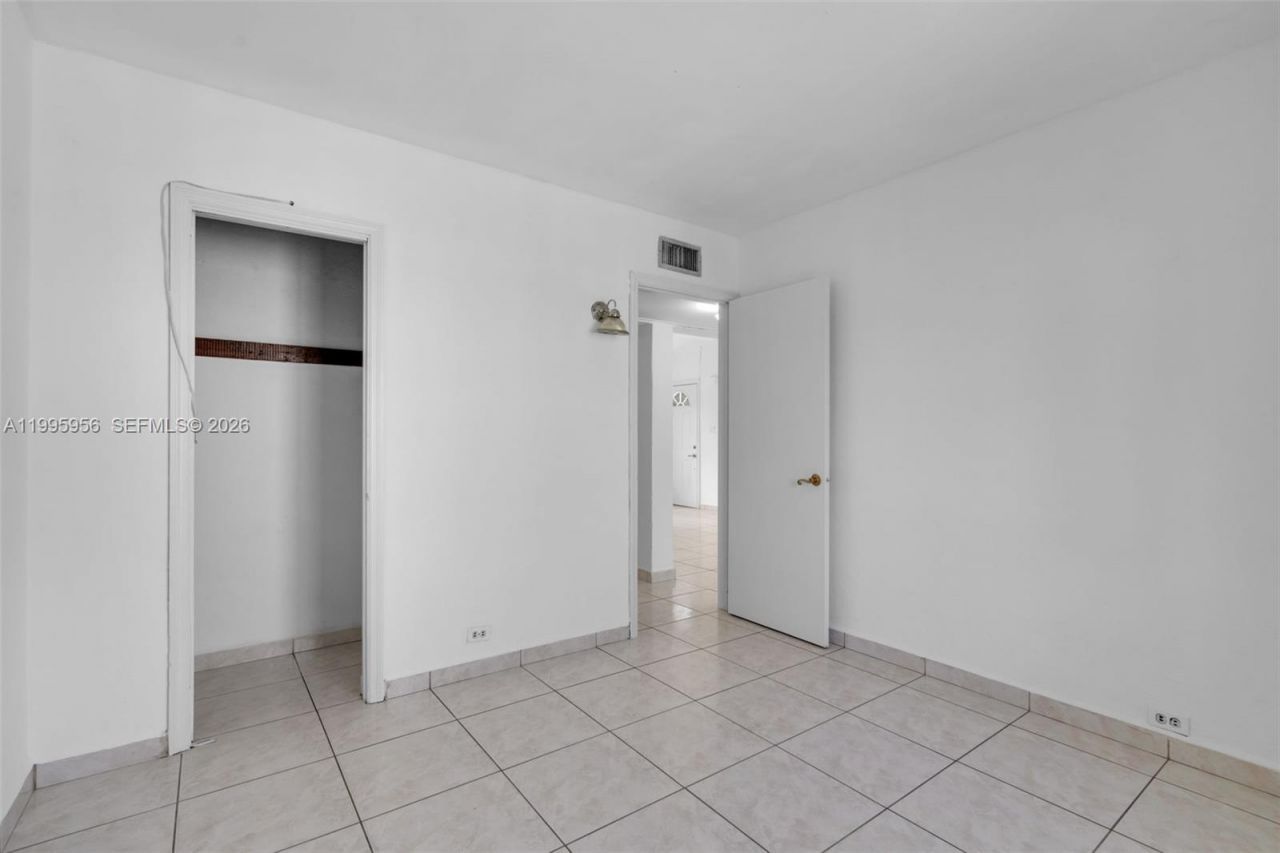 670 E 45th St, Hialeah, FL 33013 Photo