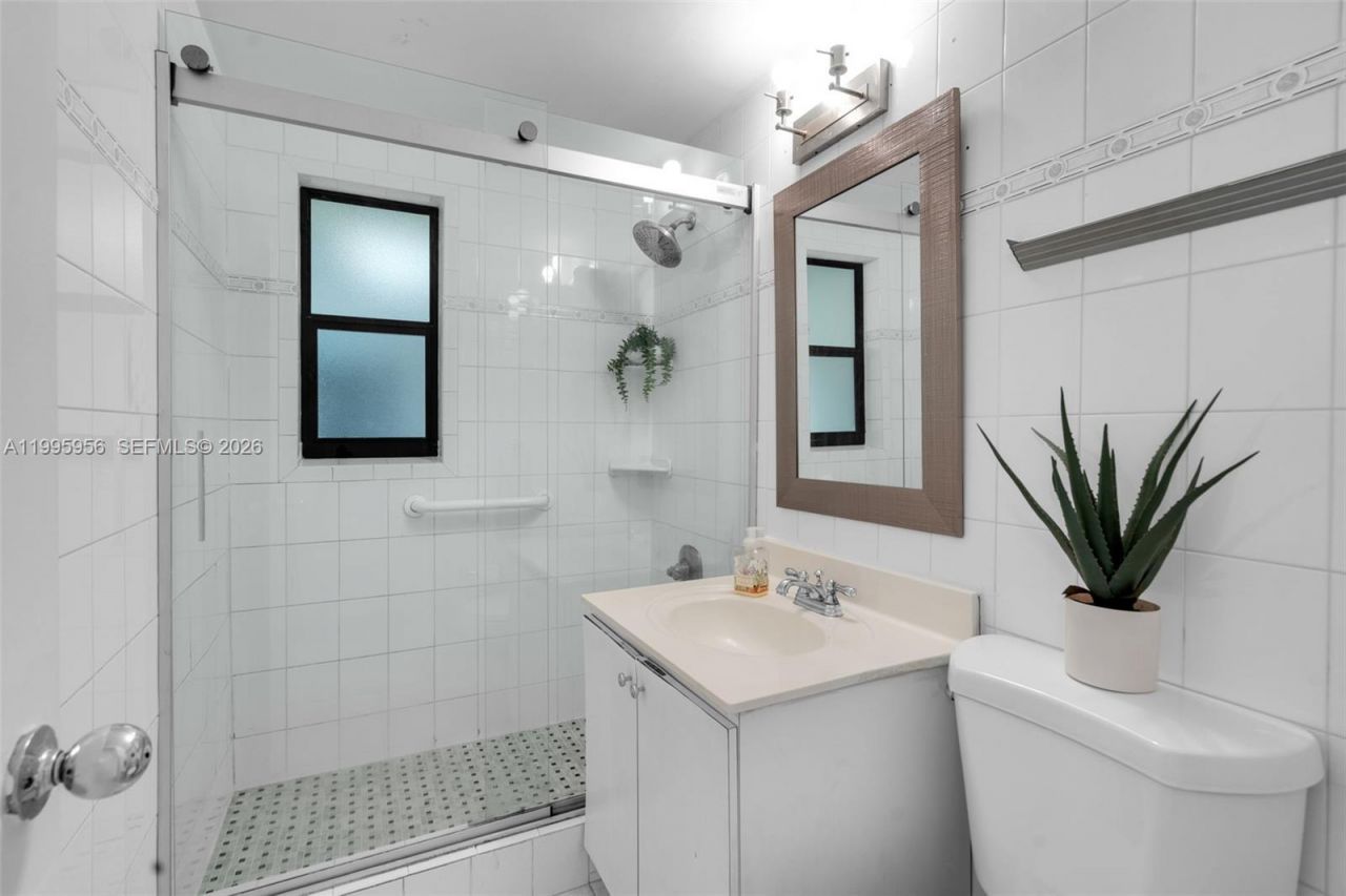 670 E 45th St, Hialeah, FL 33013 Photo