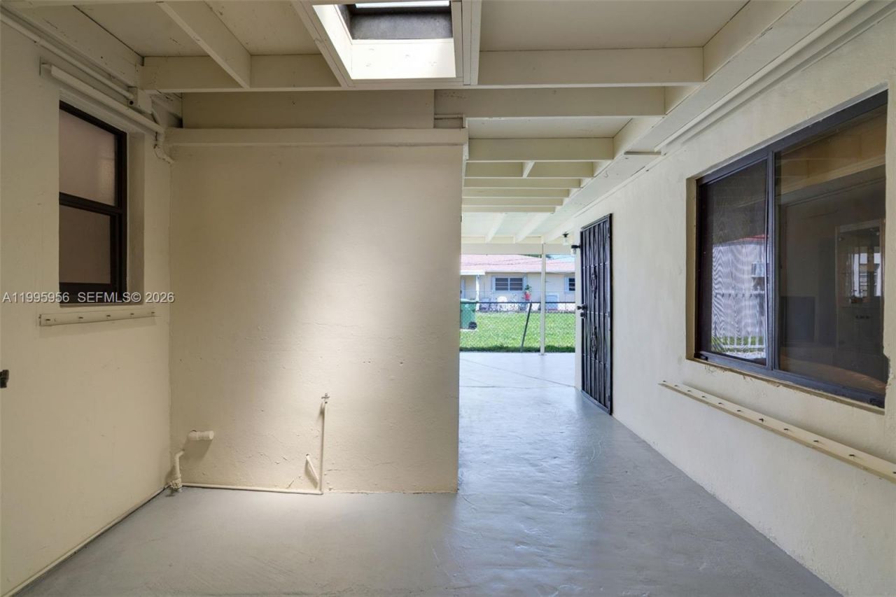 670 E 45th St, Hialeah, FL 33013 Photo